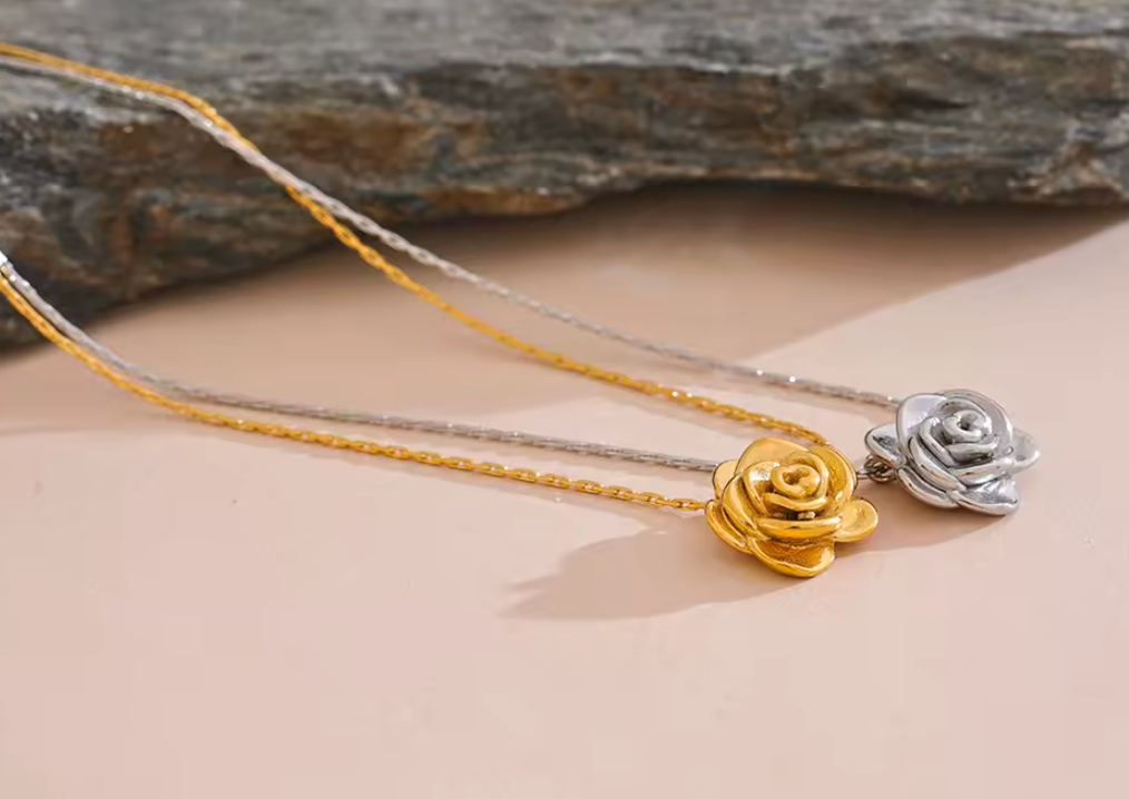 Flower pendant Necklace