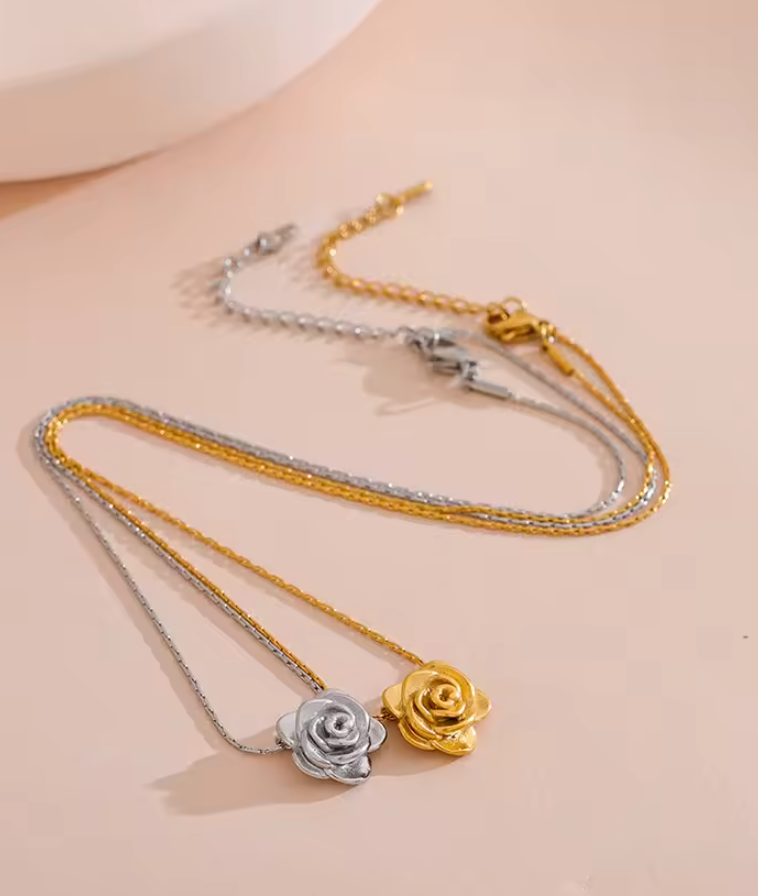 Flower pendant Necklace