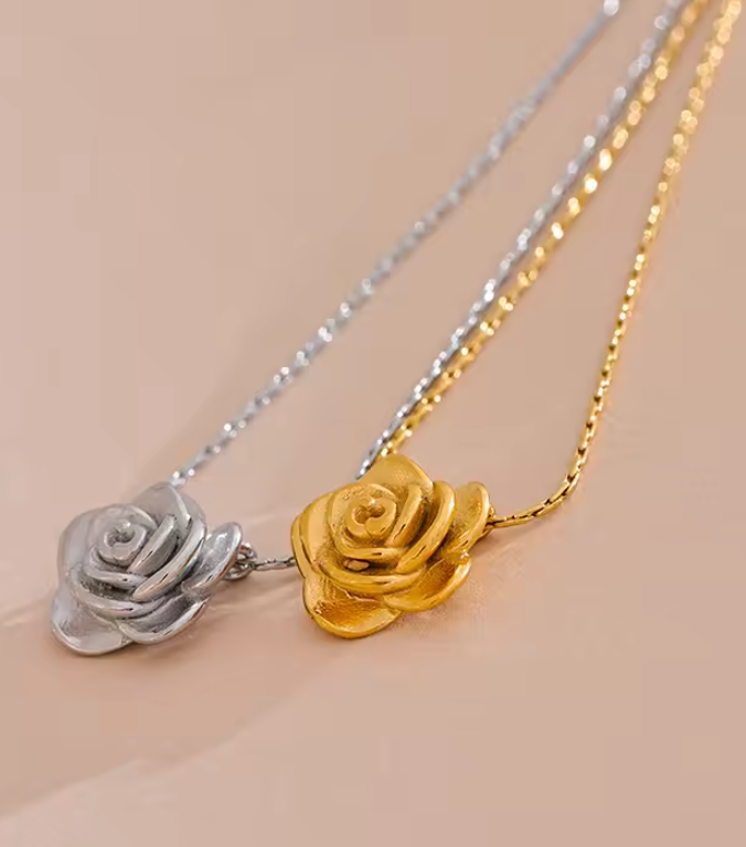 Flower pendant Necklace