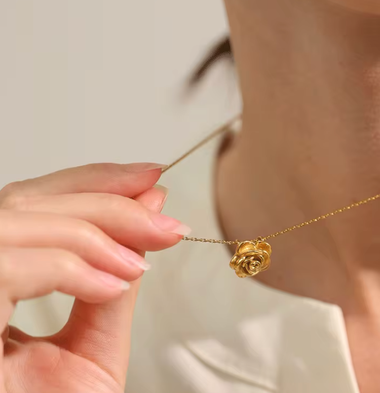 Flower pendant Necklace