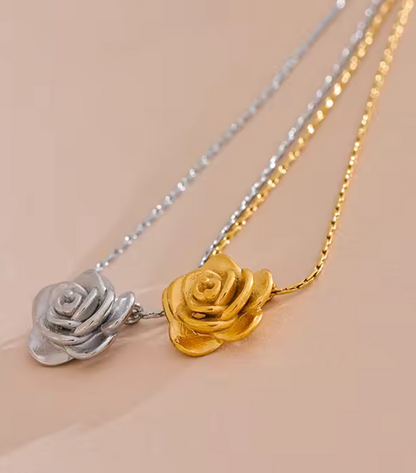 Flower pendant Necklace